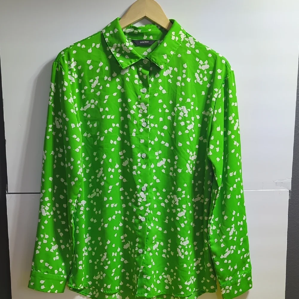Dokotoo Green Abstract Dot Button-Down Shirt Size Large PTP 20 - Picture 1 of 7